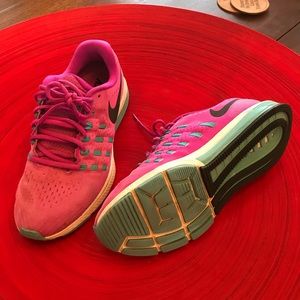 Like new, gently worn, no tread ware, super buy.